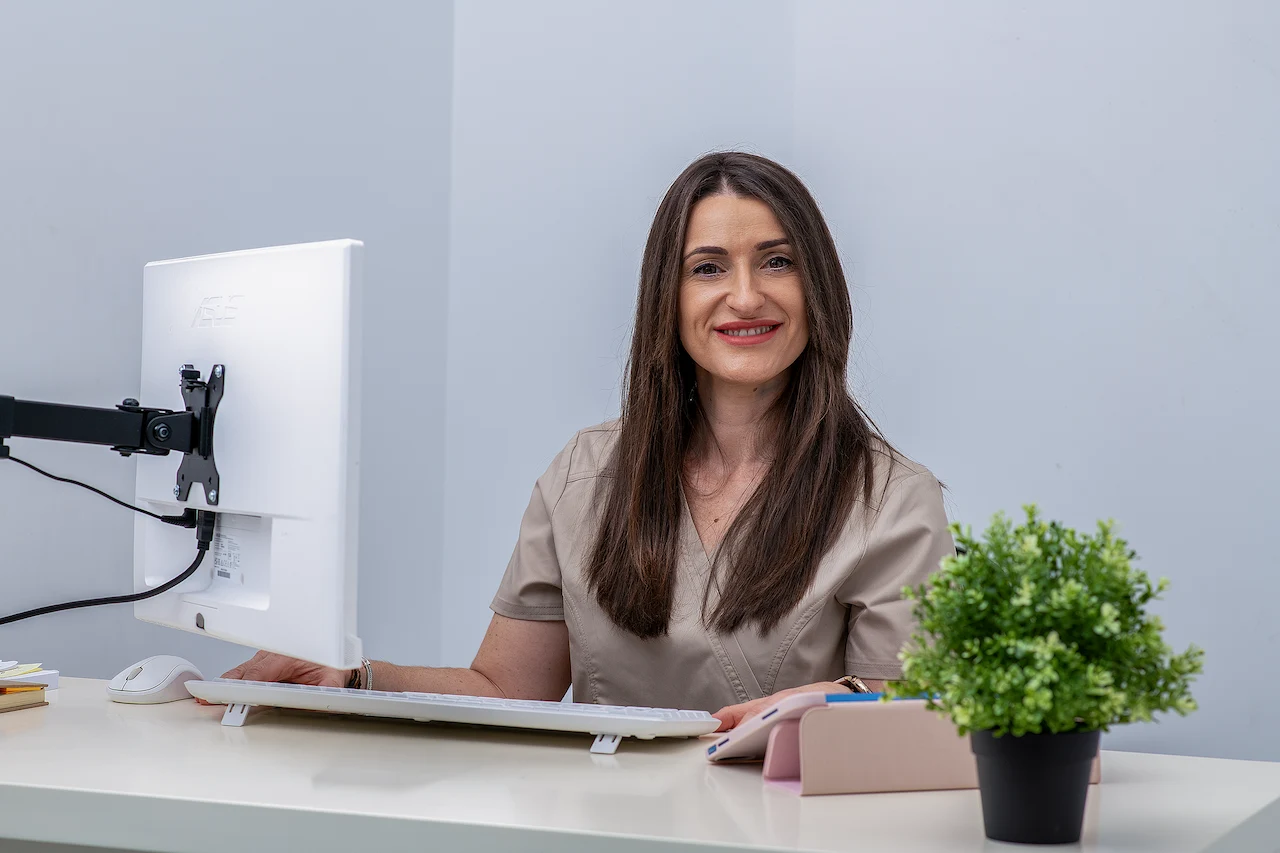 Equipo clínico de KOURA DENTAL PLUS en la clínica